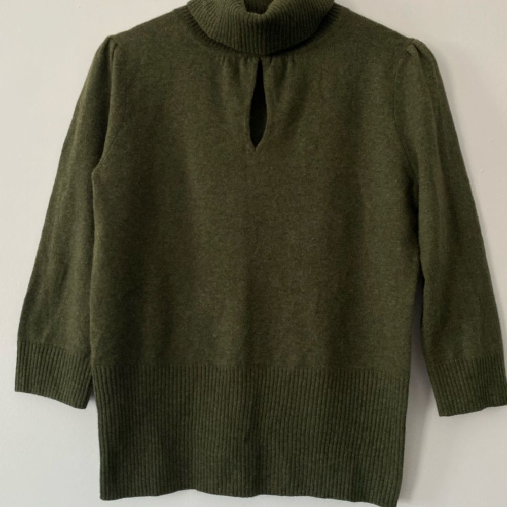 Vertical Design Peephole Cashmere Sweater